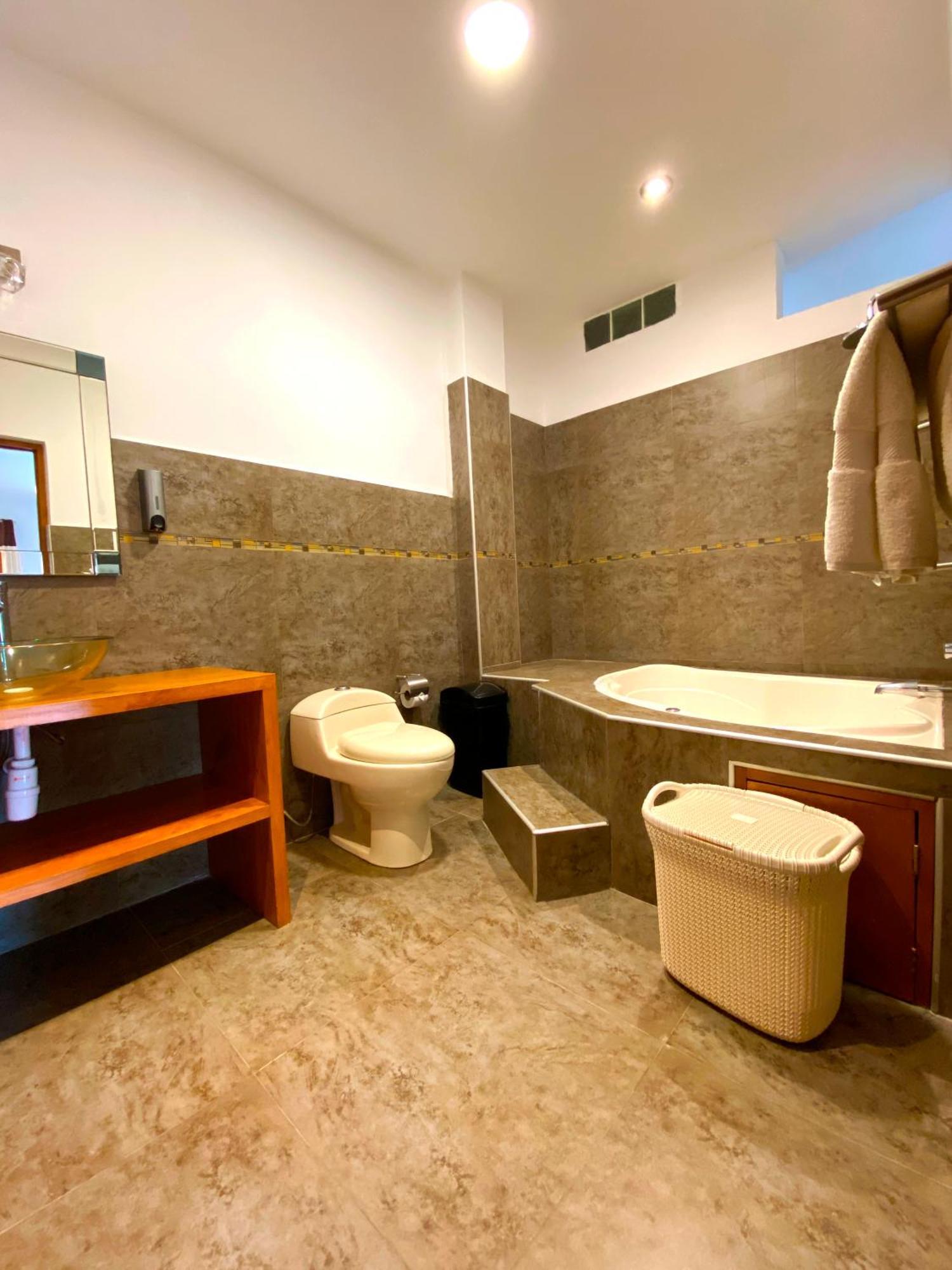 Thiago Hotel